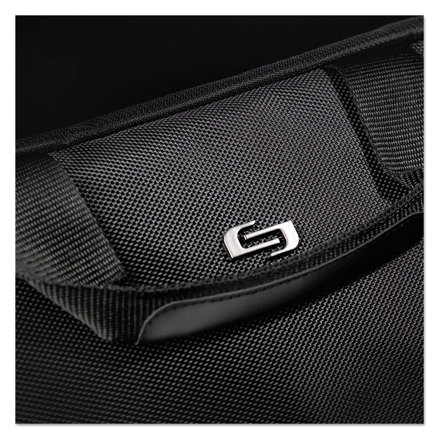 Solo Pro Slim Brief, Fits Devices Up to 16", Polyester, 15.5 x 2 x 11.5, Black