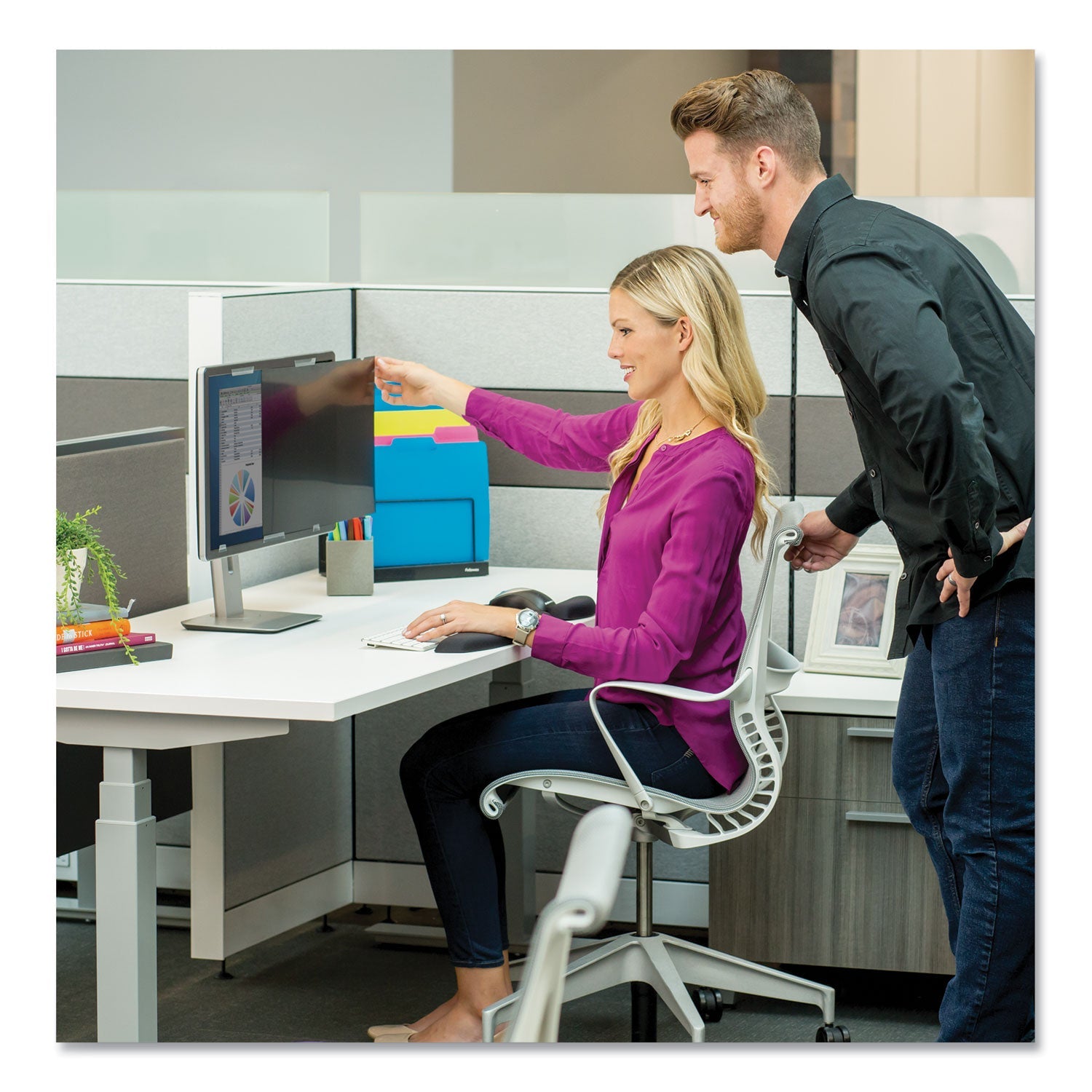 Fellowes PrivaScreen Blackout Privacy Filter for 23" Widescreen LCD, 16:9 Aspect Ratio